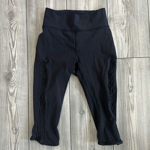 Lululemon Love Knot Crop 15” size 4